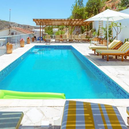 Archondia House - Holiday Apartments With Pool Καλαβασός Εξωτερικό φωτογραφία