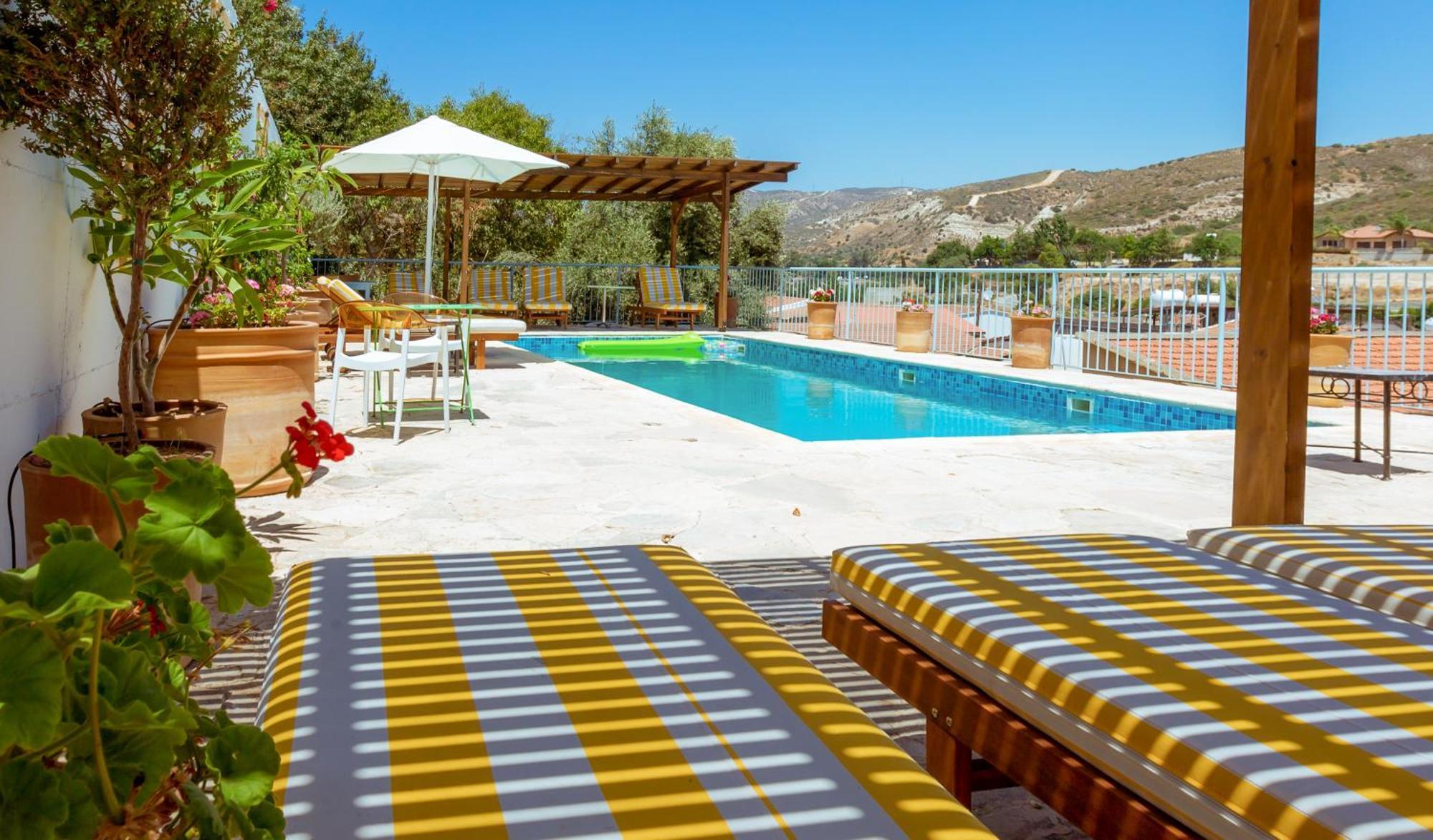 Archondia House - Holiday Apartments With Pool Καλαβασός Εξωτερικό φωτογραφία