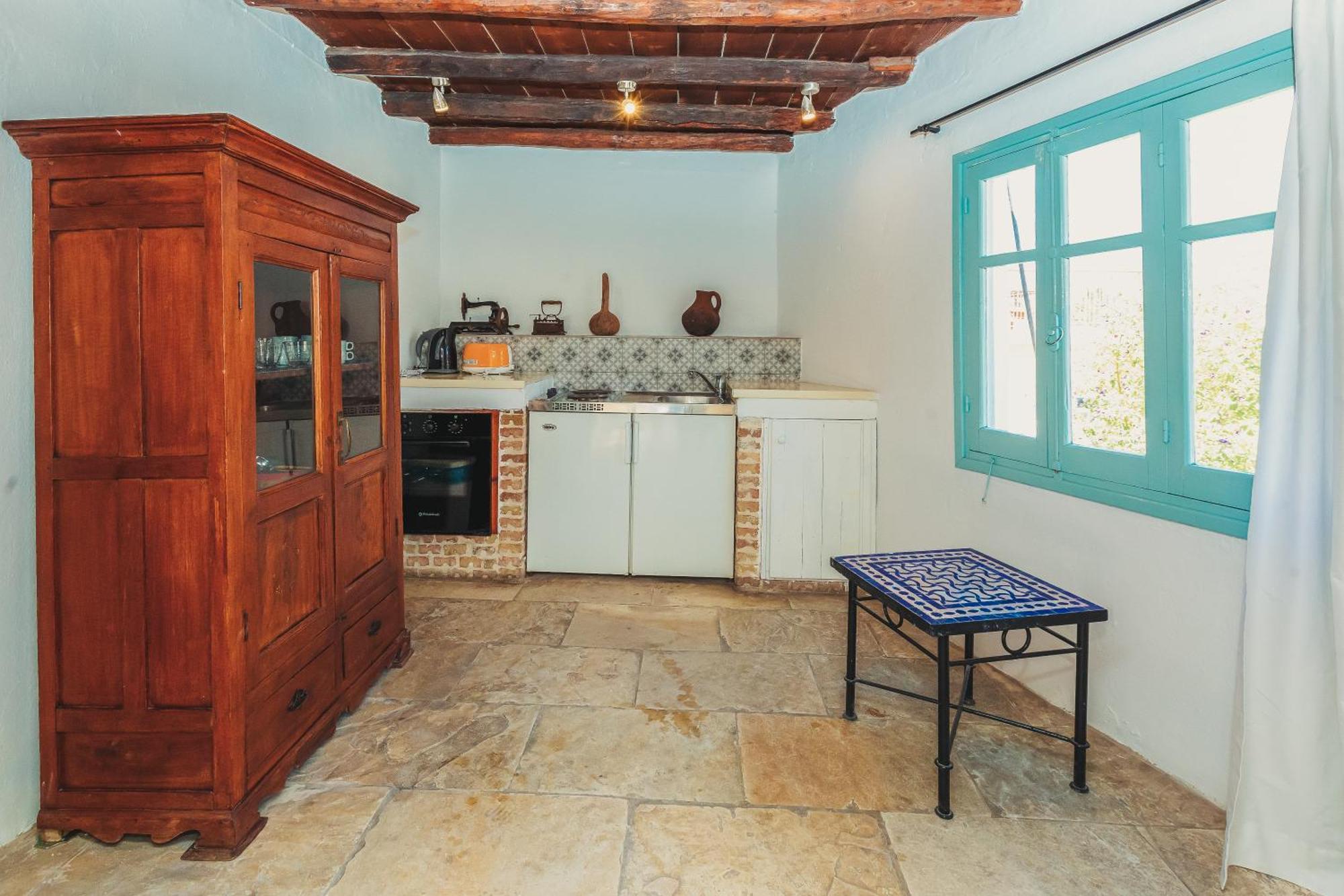 Archondia House - Holiday Apartments With Pool Καλαβασός Εξωτερικό φωτογραφία
