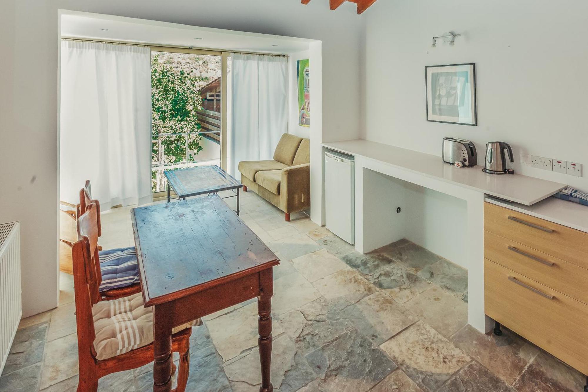 Archondia House - Holiday Apartments With Pool Καλαβασός Εξωτερικό φωτογραφία