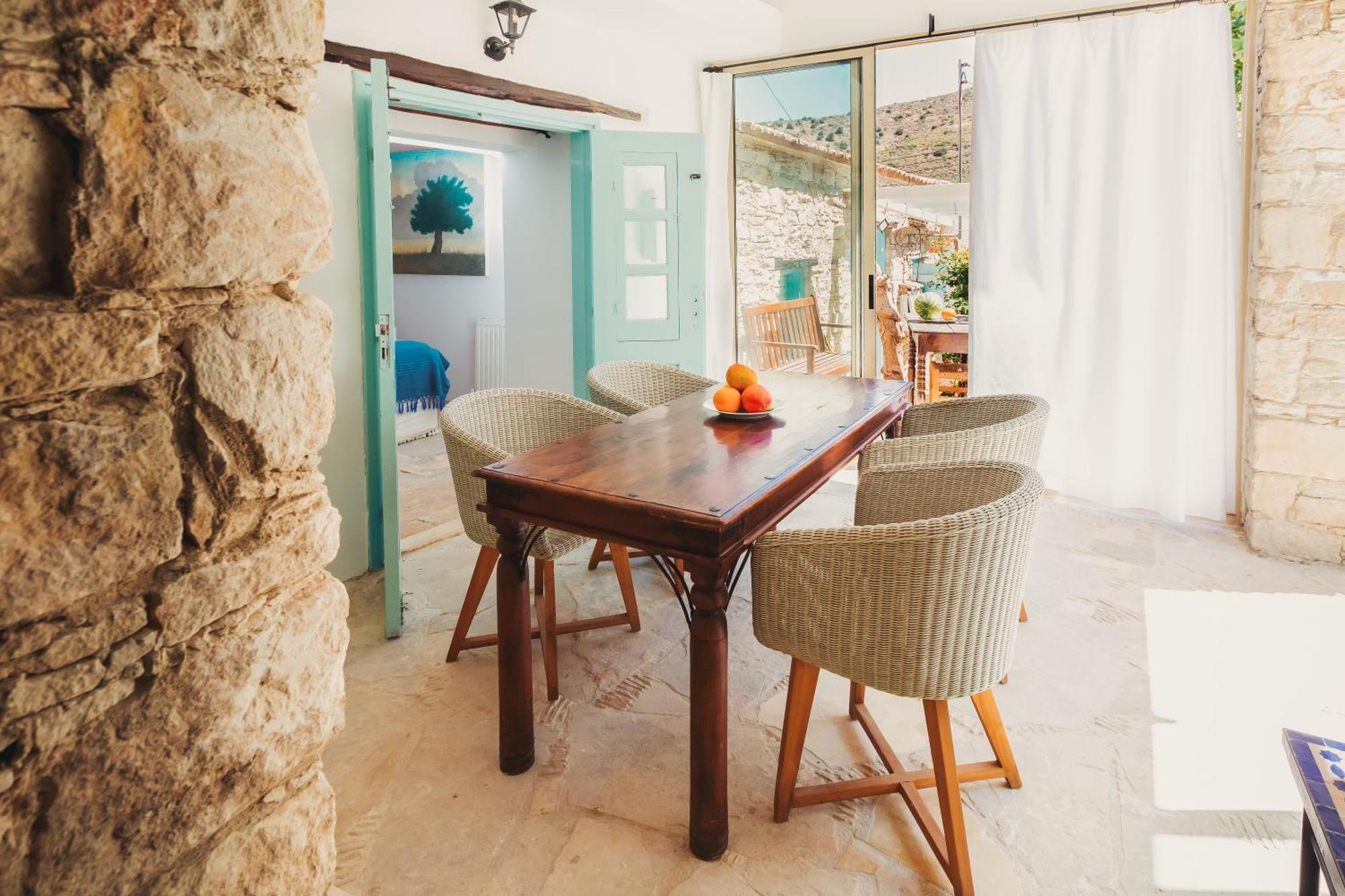 Archondia House - Holiday Apartments With Pool Καλαβασός Εξωτερικό φωτογραφία