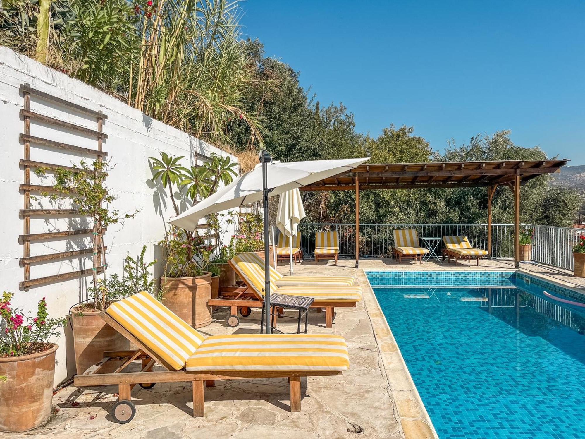 Archondia House - Holiday Apartments With Pool Καλαβασός Εξωτερικό φωτογραφία